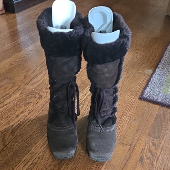 La CANADIENNE Dark Brown Fur-Lined Winter Boots - Picture 1 of 7